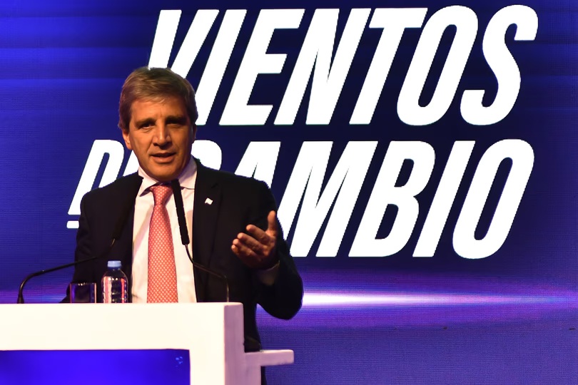Luis Caputo, ministro de Econom&iacute;a.
