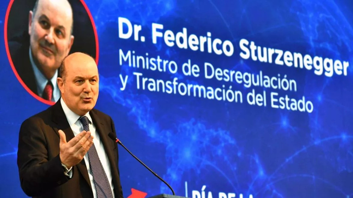 Sturzenegger planteó reducir el uso de camiones para transportar arena desde Entre Ríos a Vaca Muerta