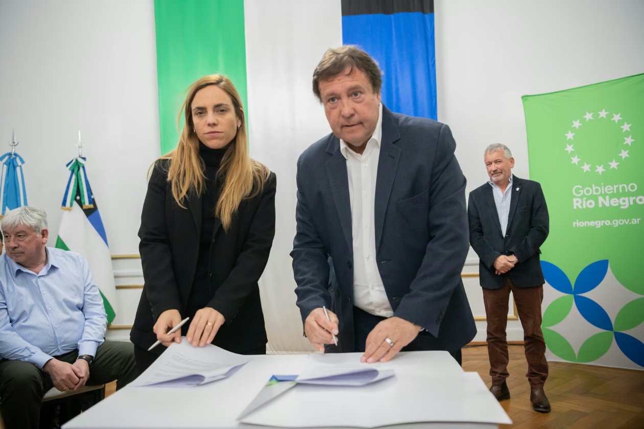María Emilia Soria llegó a Viedma sin sonrisas para Weretilneck y bocetó la campaña del PJ en Río Negro