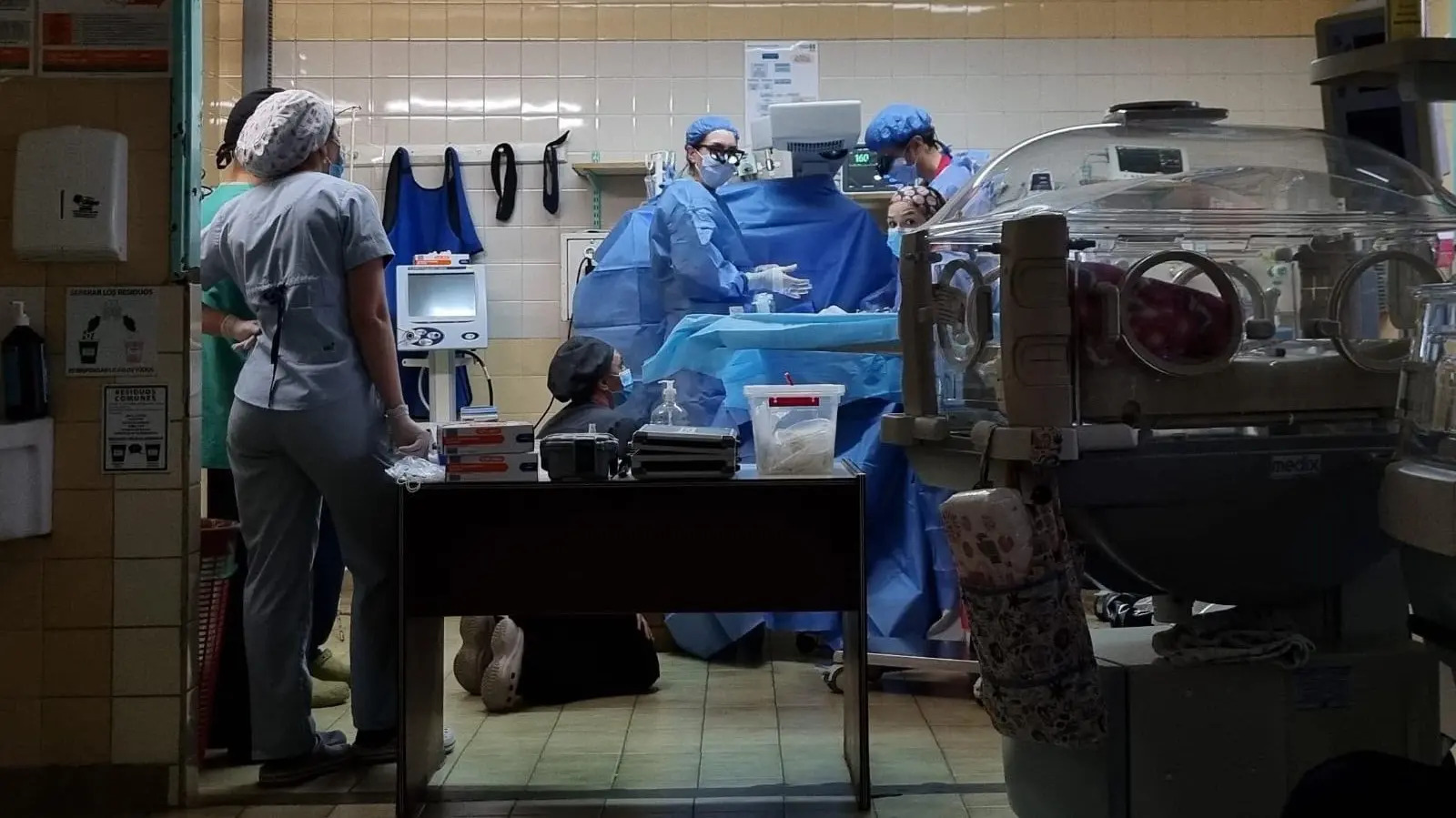 Hito en Bariloche: operaron con éxito a beba prematura de alta complejidad en el hospital público