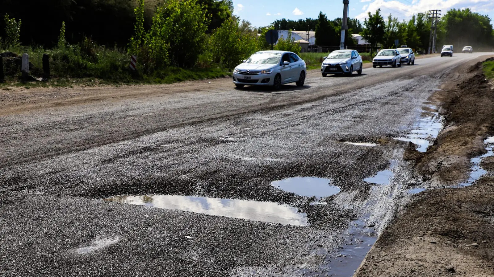 Weretilneck promulgó la ley que destina $7.000 millones a las rutas 22 y 151