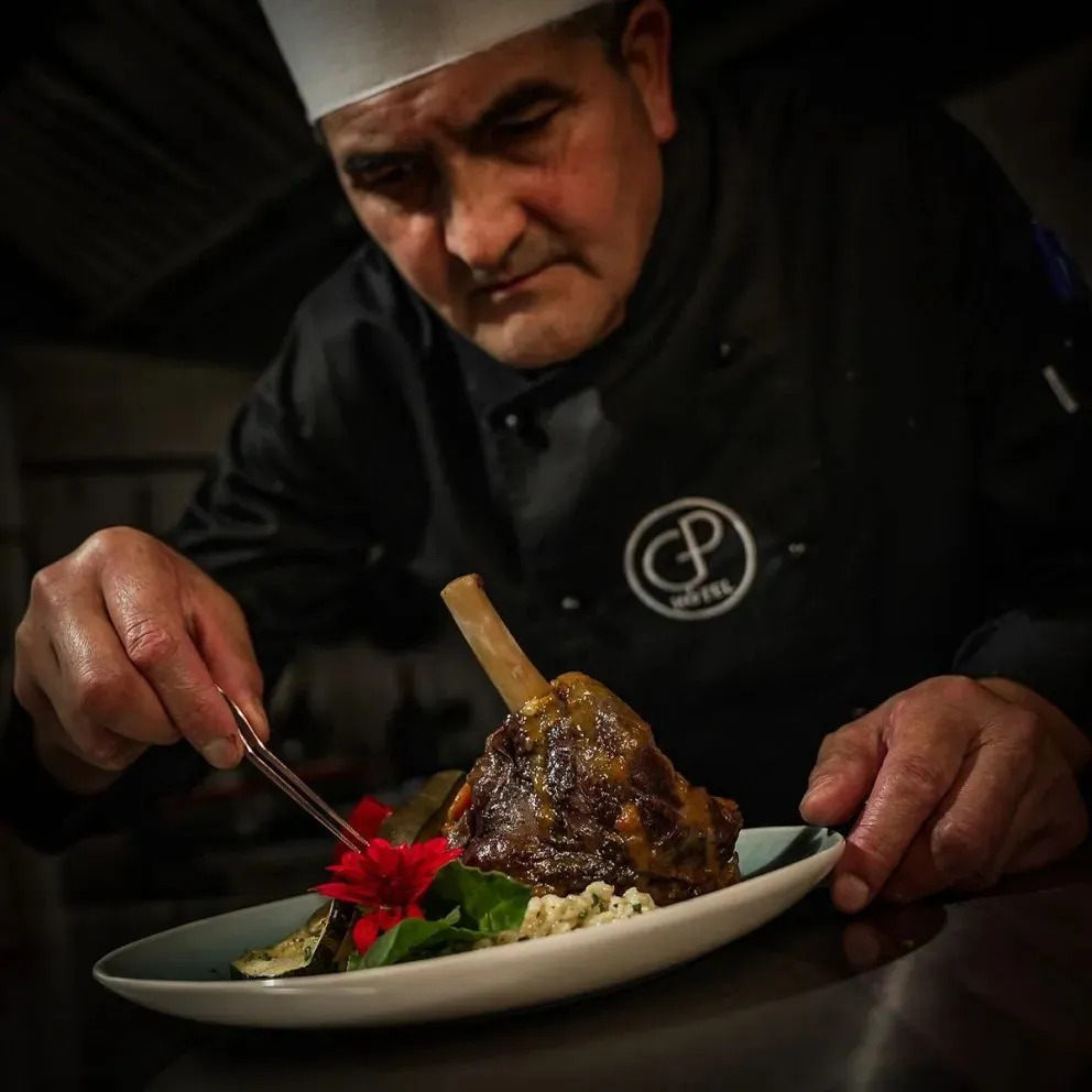 Puerto Montt llega a Bariloche a la Carta: dos chefs chilenos participarán con el salmón como bandera